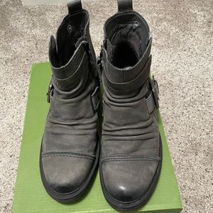 Earth Jericho bootie 6.5 Gray